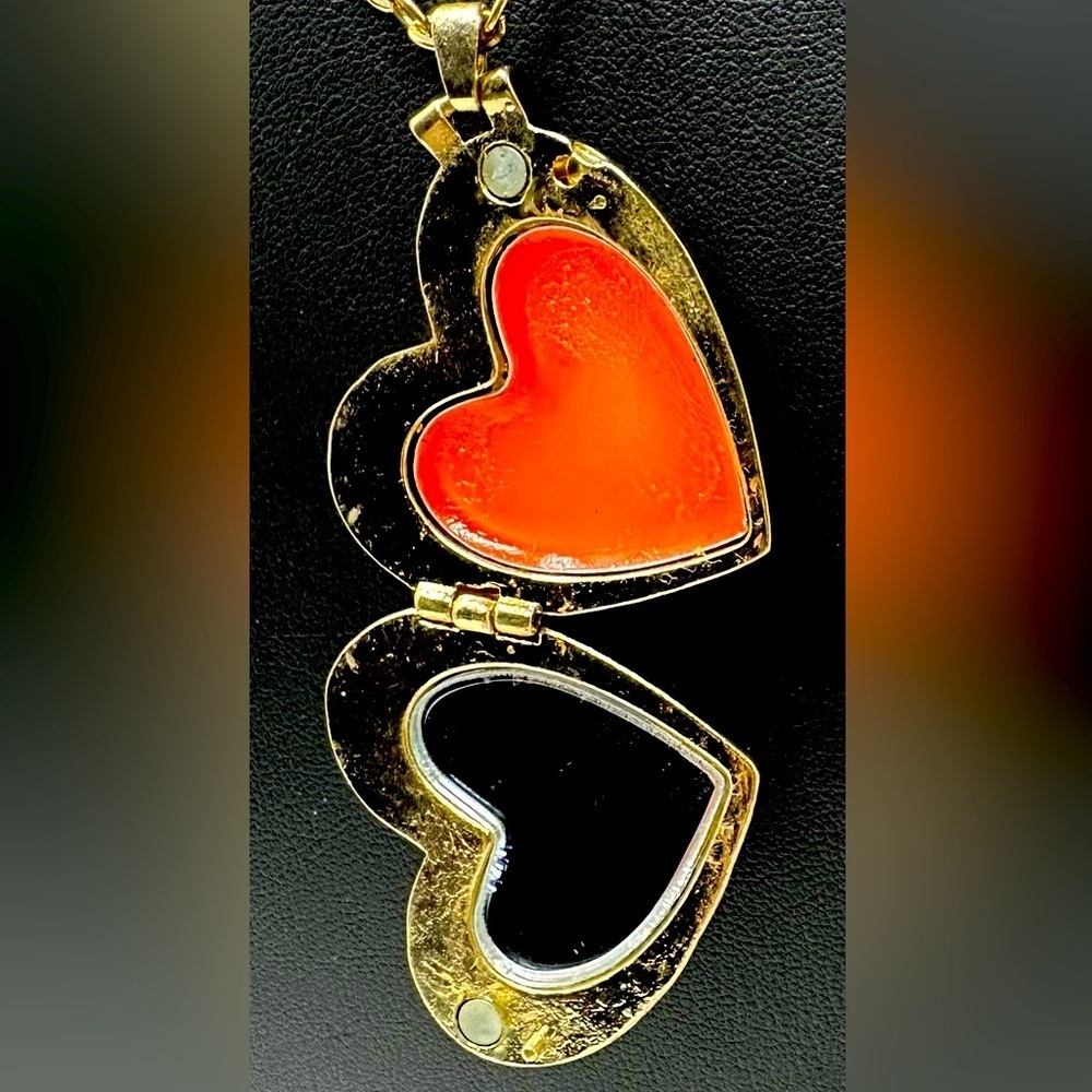 Vintage Heart Lip Balm or Perfume Locket With Mirror​​​ - Picture 3 of 6